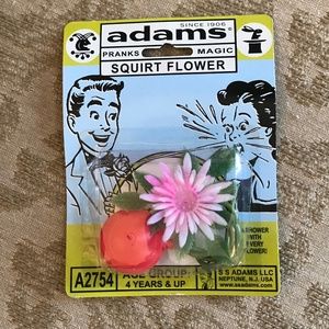 NWOT Adams Squirt Flower Frank Gag Magic